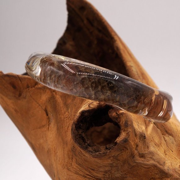 Kara Ross Exotic Snake Skin Chunky Acrylic or Lucite Wavy Bangle - Picture 3 of 13